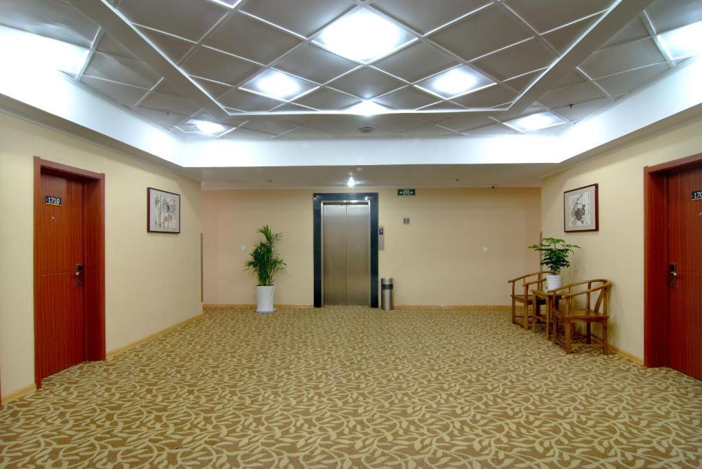 Super 8 Hotel Qingdao Railway Station Gui Zhou Road エクステリア 写真